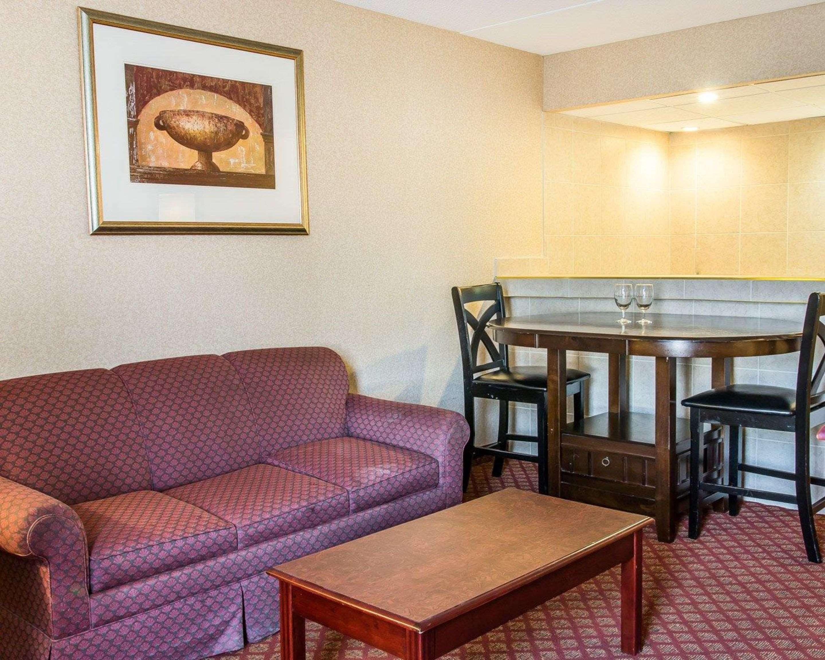 Clarion Inn And Suites Airport Grand Rapids Kültér fotó