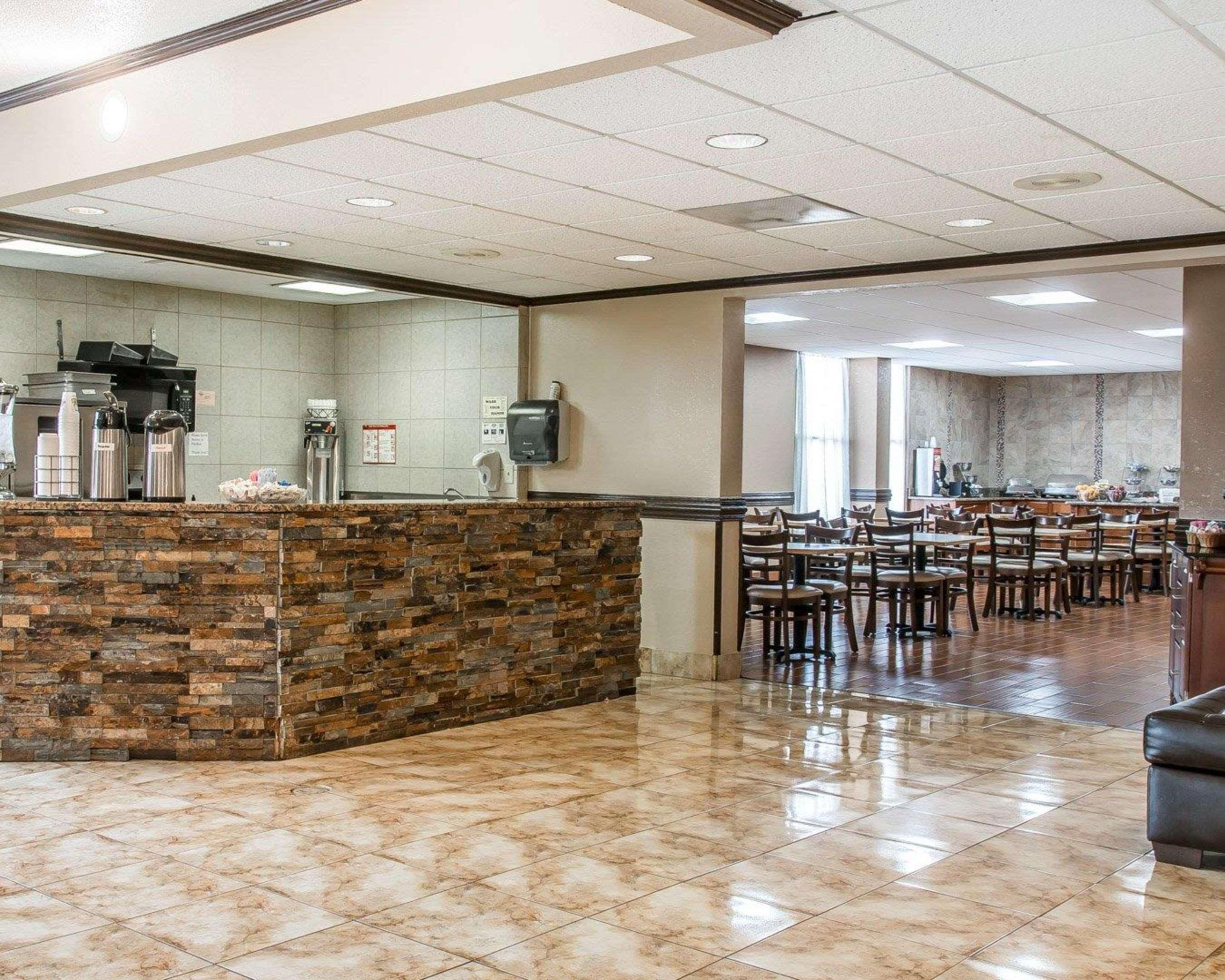 Clarion Inn And Suites Airport Grand Rapids Kültér fotó