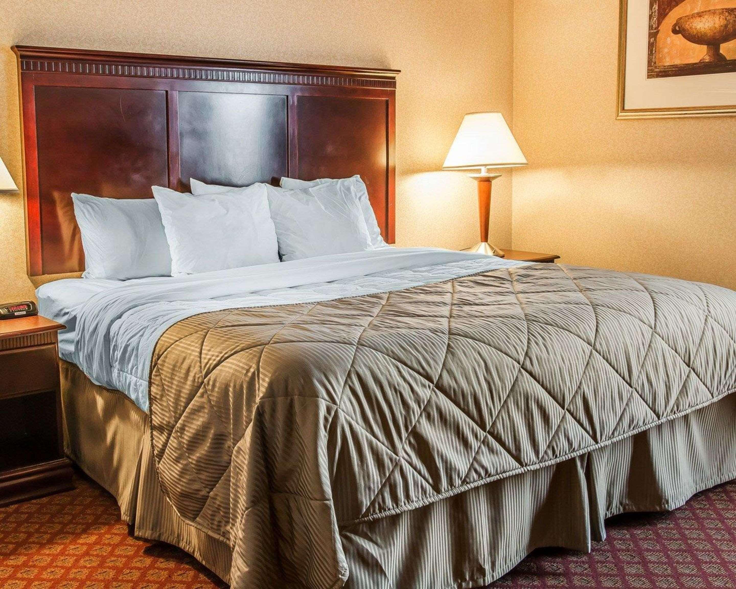 Clarion Inn And Suites Airport Grand Rapids Kültér fotó