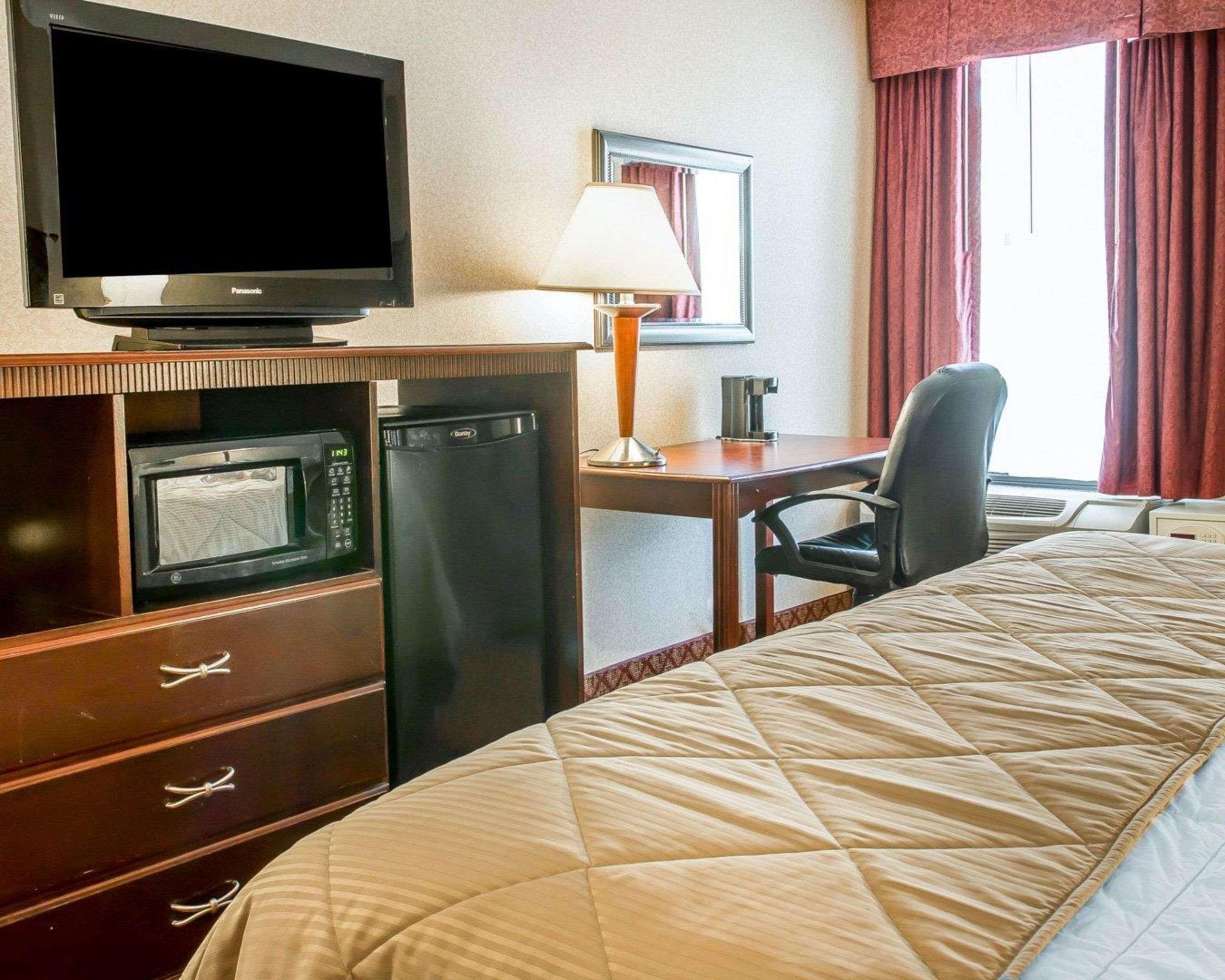 Clarion Inn And Suites Airport Grand Rapids Kültér fotó